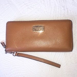 AUTHENTIC Michael Kors Wallet/Wristlet